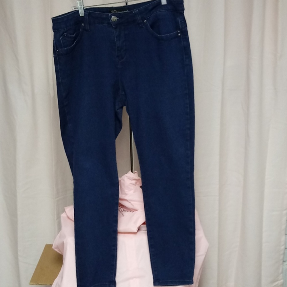 Royalty by Me (WannaBettaButt?) #16320